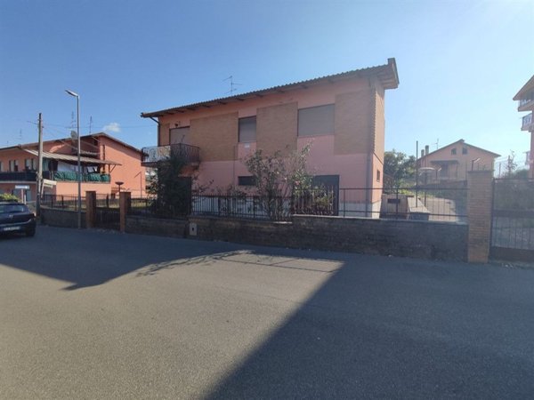 casa indipendente in vendita a Cave