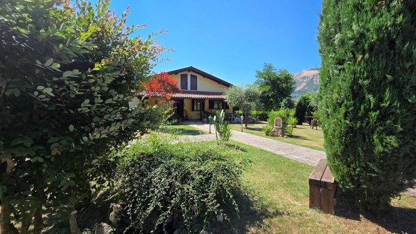 casa indipendente in vendita a Cave