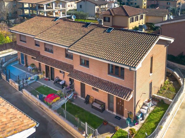 appartamento in vendita a Cave in zona Collepalme