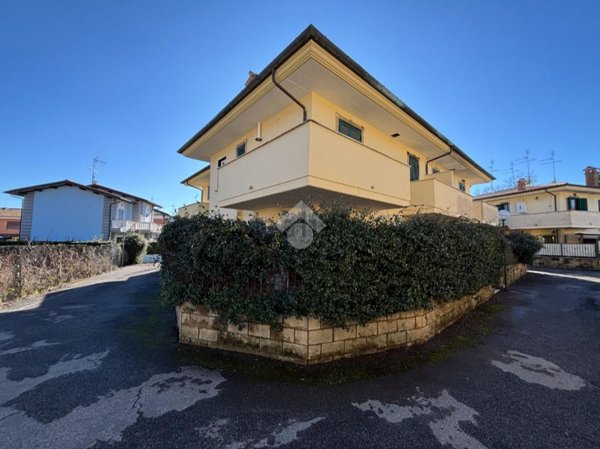 casa indipendente in vendita a Cave