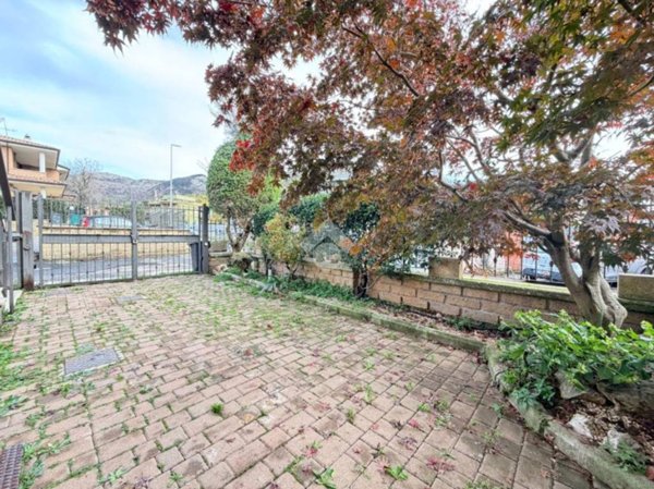 casa indipendente in vendita a Cave