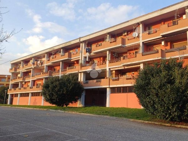 negozio in vendita a Cave