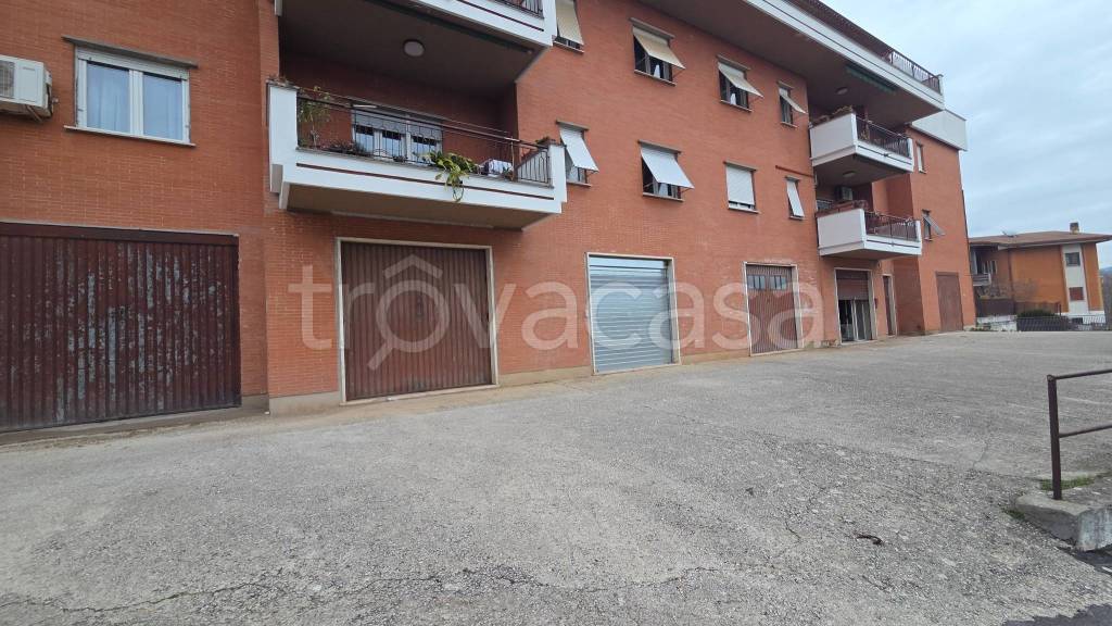 locale di sgombero in vendita a Cave