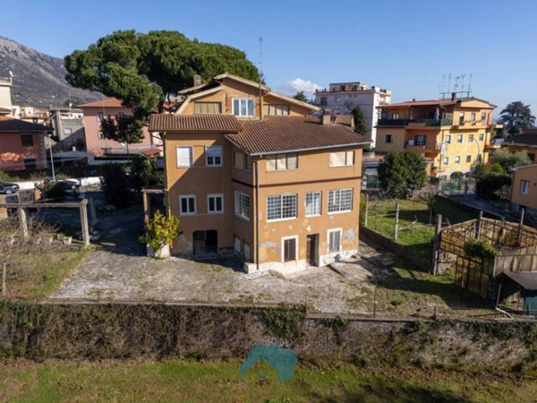 casa indipendente in vendita a Cave in zona Collepalme