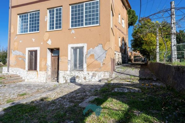 casa indipendente in vendita a Cave