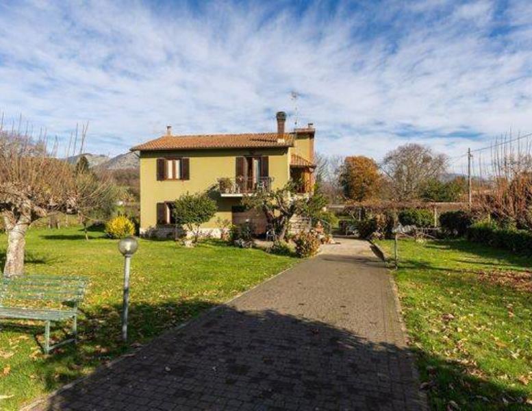 casa indipendente in vendita a Cave in zona Collepalme