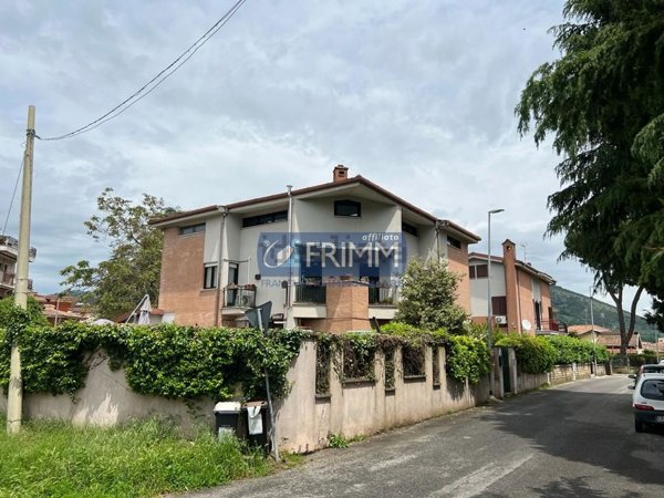 casa indipendente in vendita a Cave