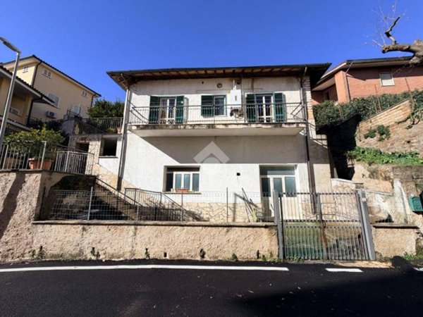 casa indipendente in vendita a Cave