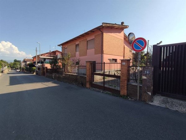 casa indipendente in vendita a Cave