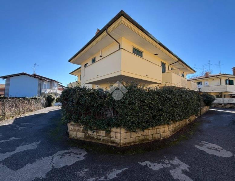 casa indipendente in vendita a Cave