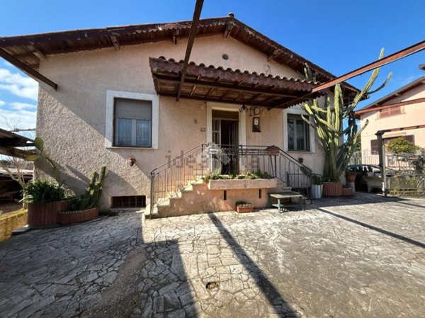 casa indipendente in vendita a Cave in zona San Bartolomeo