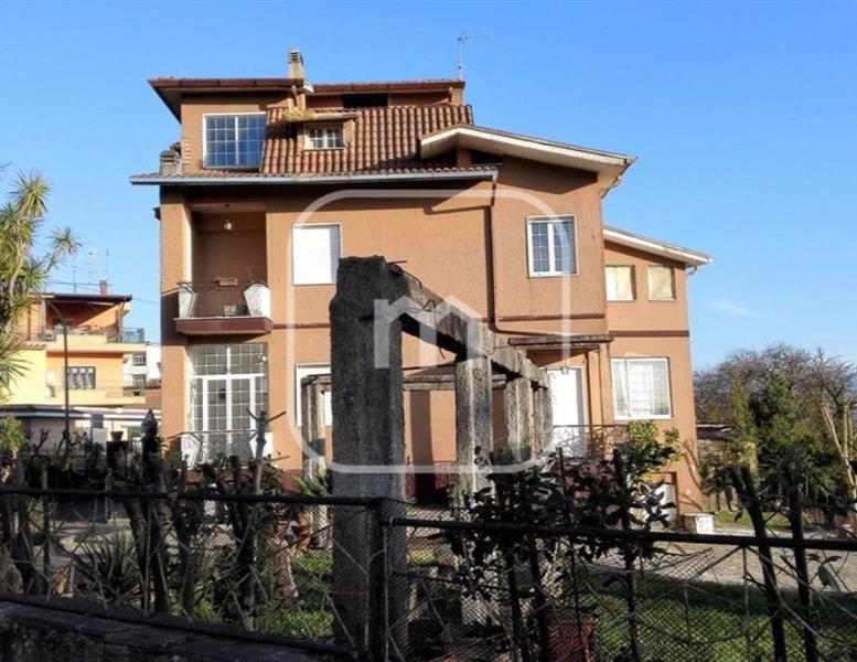 casa indipendente in vendita a Cave