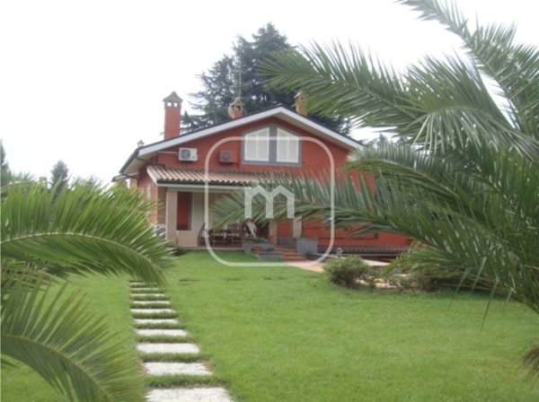 casa indipendente in vendita a Cave