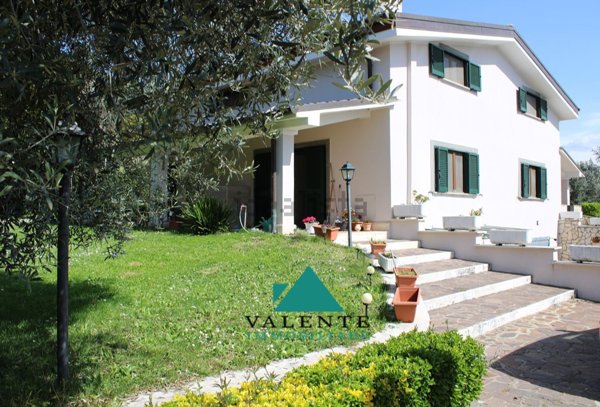 casa indipendente in vendita a Cave