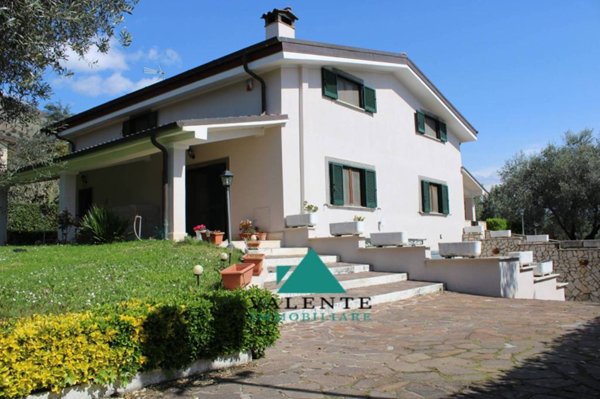 casa indipendente in vendita a Cave