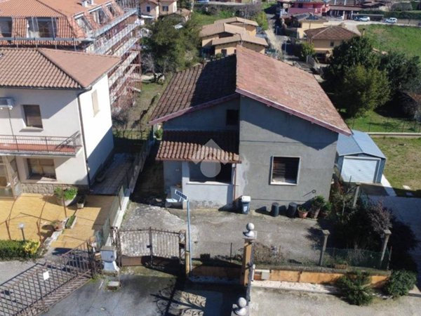 casa indipendente in vendita a Cave