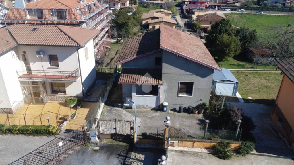 casa indipendente in vendita a Cave