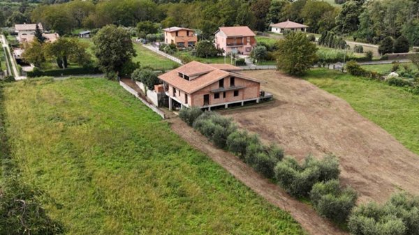 casa indipendente in vendita a Cave