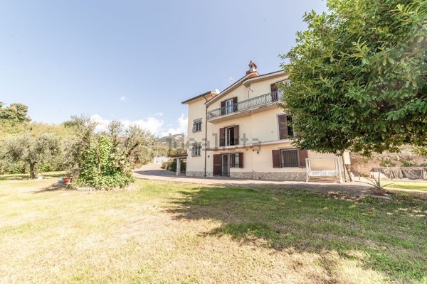 casa indipendente in vendita a Cave