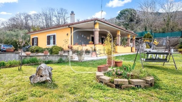 casa indipendente in vendita a Cave