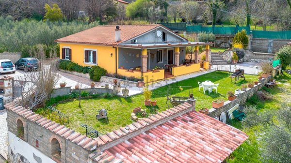 casa indipendente in vendita a Cave