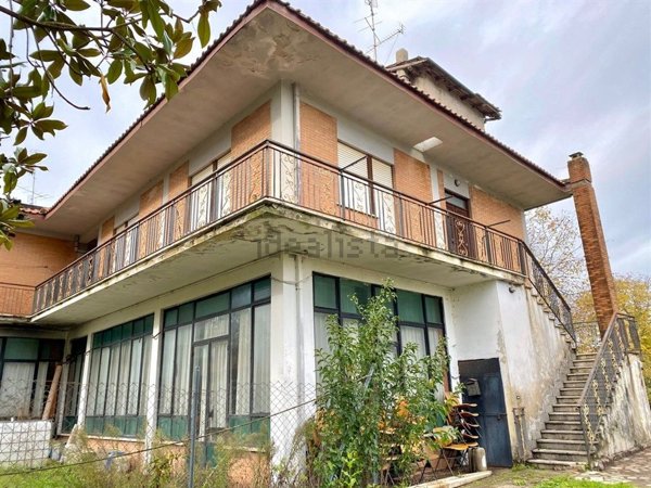 appartamento in vendita a Cave in zona Collepalme