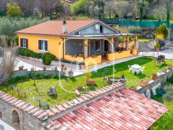 casa indipendente in vendita a Cave