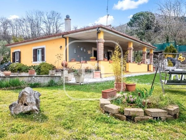 casa indipendente in vendita a Cave