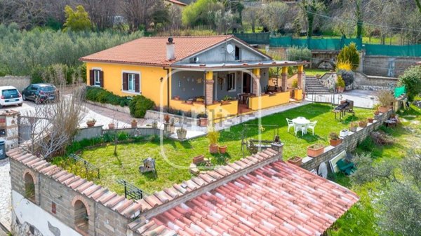casa indipendente in vendita a Cave
