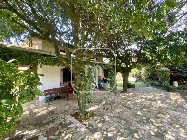 casa indipendente in vendita a Cave