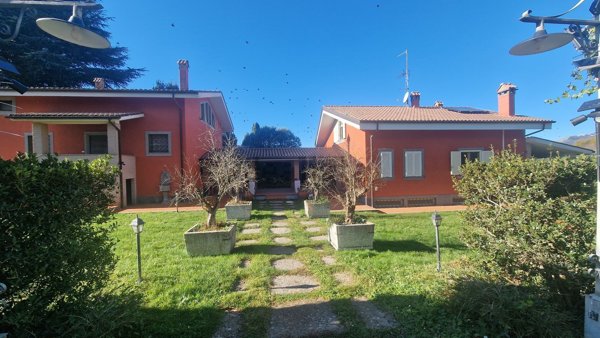 casa indipendente in vendita a Cave