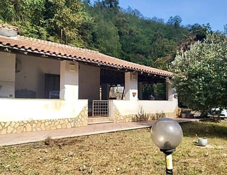 casa indipendente in vendita a Cave