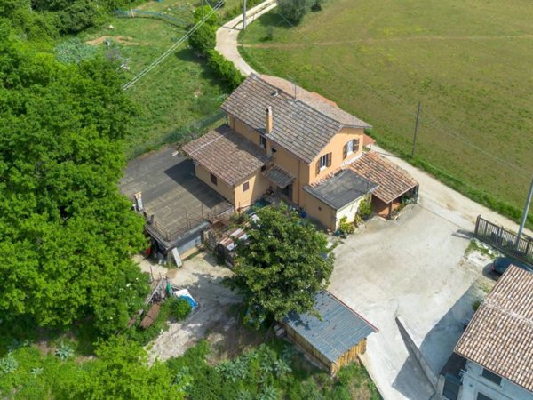 appartamento in vendita a Cave in zona San Bartolomeo