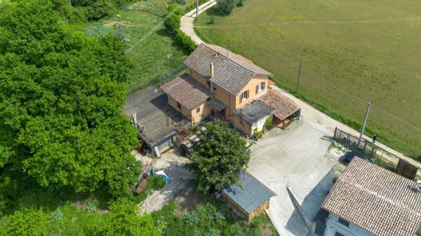 appartamento in vendita a Cave in zona San Bartolomeo