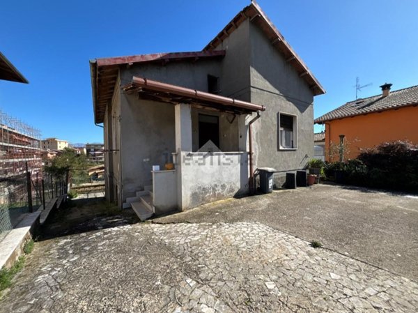 casa indipendente in vendita a Cave