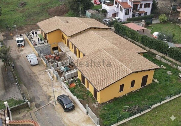 casa indipendente in vendita a Cave