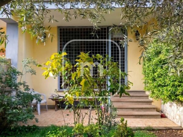 casa indipendente in vendita a Cave