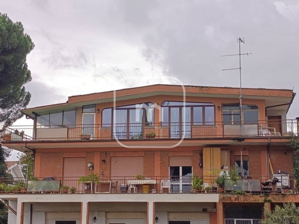appartamento in vendita a Cave in zona Collepalme