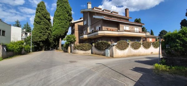 appartamento in vendita a Cave in zona Collepalme