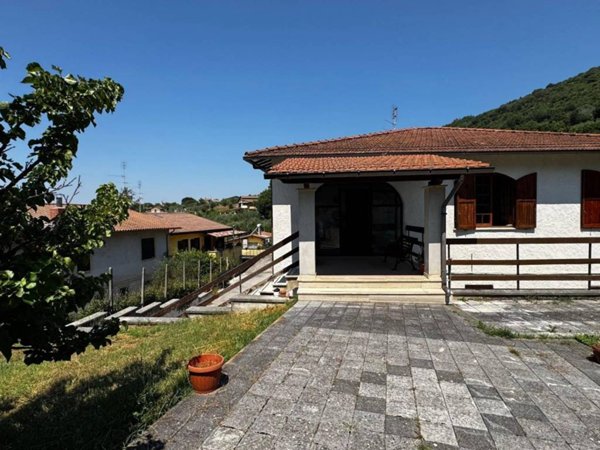 casa indipendente in vendita a Cave