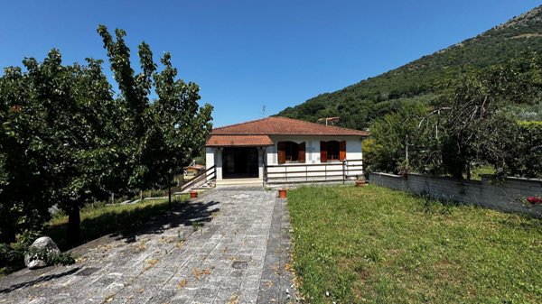 casa indipendente in vendita a Cave
