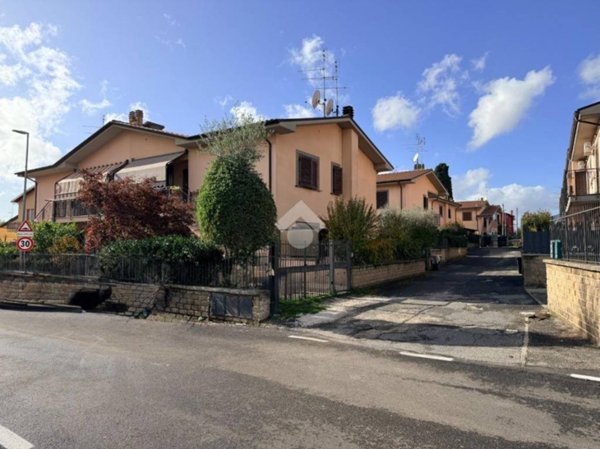 casa indipendente in vendita a Cave