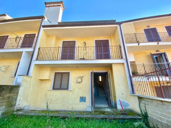 casa indipendente in vendita a Cave