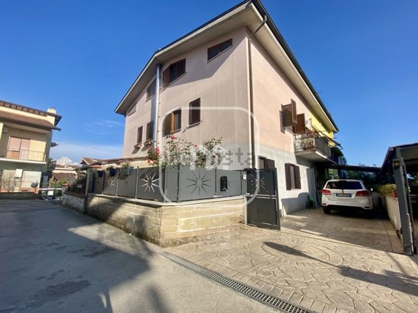 casa indipendente in vendita a Cave