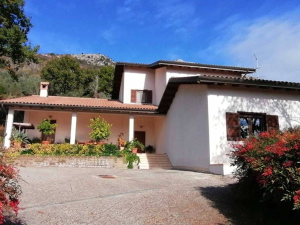 casa indipendente in vendita a Cave