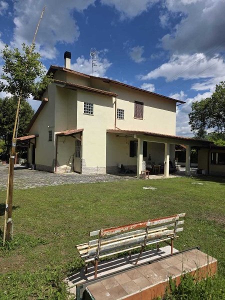 casa indipendente in vendita a Cave in zona Collepalme