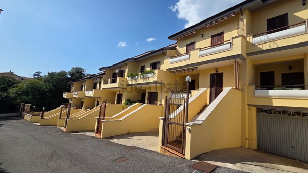 casa indipendente in vendita a Cave