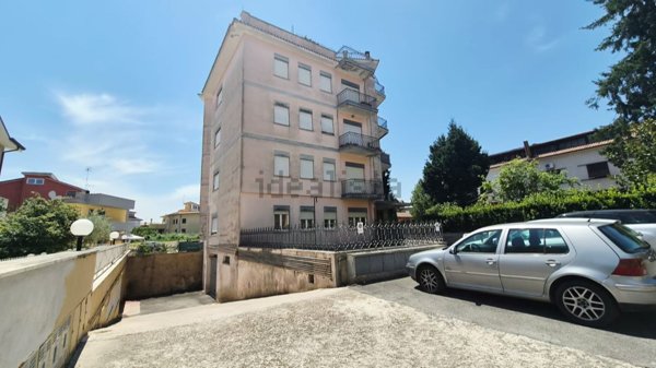 box auto in vendita a Cave