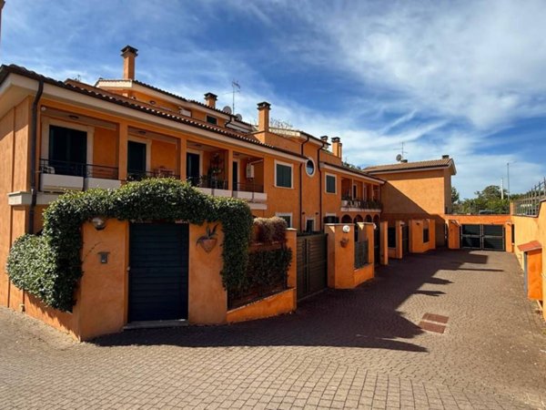 casa indipendente in vendita a Cave