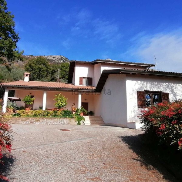 casa indipendente in vendita a Cave